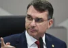 Vaquinha organizada por Flávio Bolsonaro arrecada R$ 1 milhão para famílias de policiais mortos no Rio