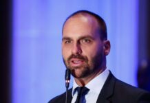 Após decisão de Trump sobre tarifas, Eduardo Bolsonaro culpa Moraes por crise institucional