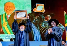 Lula recebe título de Doutor Honoris Causa em universidade de Maputo