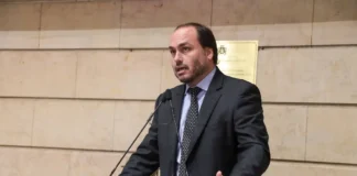 Carlos Bolsonaro volta a atacar ex-aliados: ‘Canalhas’