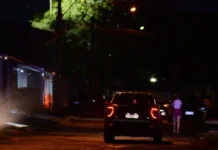 Depois do bipe, a rua é convite: os limites da fiscalização de 13 mil presos fora da cela