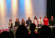 Alunos do Centro Interescolar de Línguas 01 de Brasília celebram formatura em cursos de idiomas