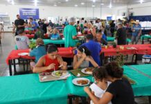 Dia solidário nos restaurantes comunitários serve ceia natalina a 55,6 mil pessoas em todo o DF