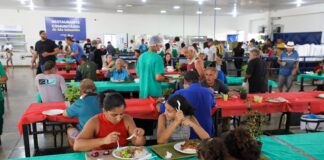 Dia solidário nos restaurantes comunitários serve ceia natalina a 55,6 mil pessoas em todo o DF