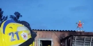 Botijão de gás pega fogo e incendeia casa em Planaltina