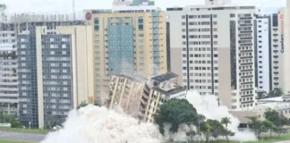 Destroços da implosão do Torre Palace atingem hotel vizinho