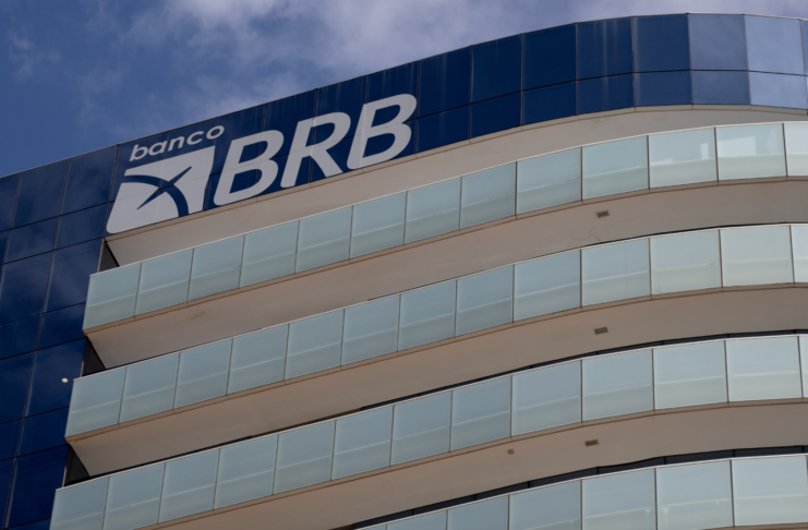 BRB conclui entrega de 152 mil cartões de uniforme escolar