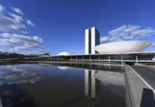 Câmara reajusta a verba de gabinete de deputados em 13,7%