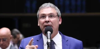 Governo vai enviar projeto sobre o fim da escala 6×1 após o carnaval, diz líder do PT