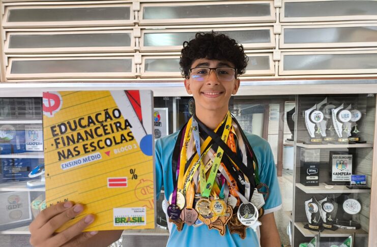 Estudante da rede pública do DF conquista ouro em olimpíada de educação financeira
