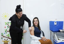 GDF inicia vacinação contra dengue para profissionais de saúde que atuam em linha de frente