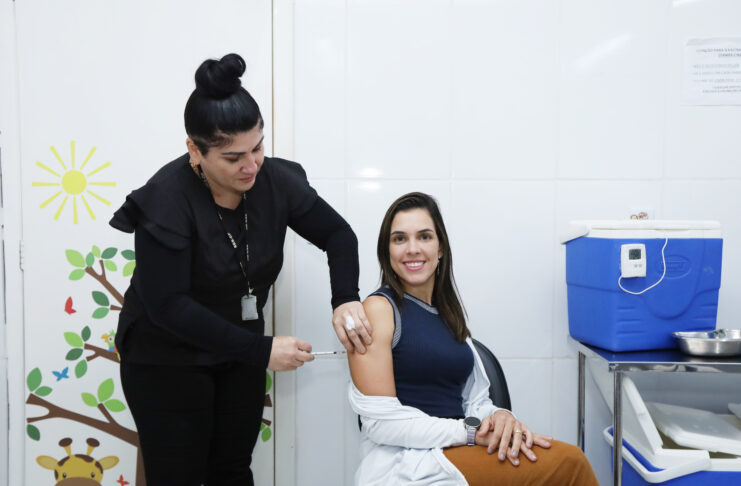 GDF inicia vacinação contra dengue para profissionais de saúde que atuam em linha de frente