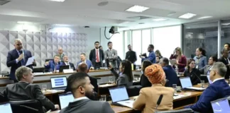 Relator da CPMI do INSS pede indiciamento de 216 pessoas e inclui Lulinha