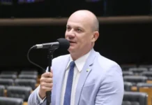 Oposição pede impeachment de Dino após ministro anular quebras de sigilo da CPMI do INSS