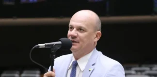 Oposição pede impeachment de Dino após ministro anular quebras de sigilo da CPMI do INSS