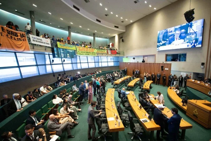 Celina Leão sanciona reajuste e gratificações para servidores da CLDF