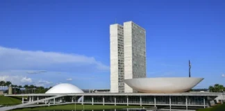 Saiba quem são os 11 governadores que deixaram cargos de olho nas eleições