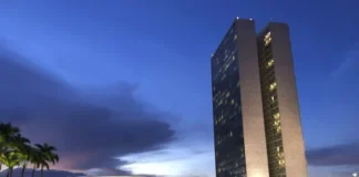 Quais os limites da imunidade parlamentar e quando um político pode ser punido?