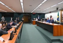 Fim da 6×1: o que ocorre agora com a aprovação da PEC na CCJ da Câmara