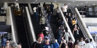 Mais adultos, menos jovens: DF envelhece e morar sozinho vira tendência