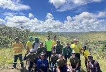 Comunidade e técnicos do Brasília Ambiental percorrem trilha ecológica no Parque Distrital do Recanto das Emas