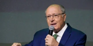 “Clã Bolsonaro pensa mais em si do que no país”, diz Alckmin