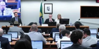 Conselho de Ética aprova suspensão de deputados por ocupação do plenário