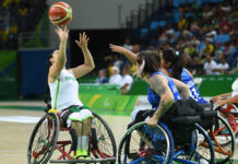 Esporte inclusivo ganha reforço com entrega de 136 cadeiras de rodas para atletas do basquete