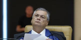 Defesa de Flávio Bolsonaro pede que Fachin tire Dino de caso “Dark Horse”