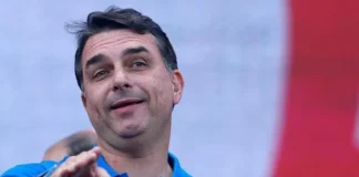 Flávio Bolsonaro está isolado após sucessão de crises na campanha à Presidência?