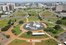 Como funcionam os ônibus turísticos e os centros de atendimento para conhecer Brasília
