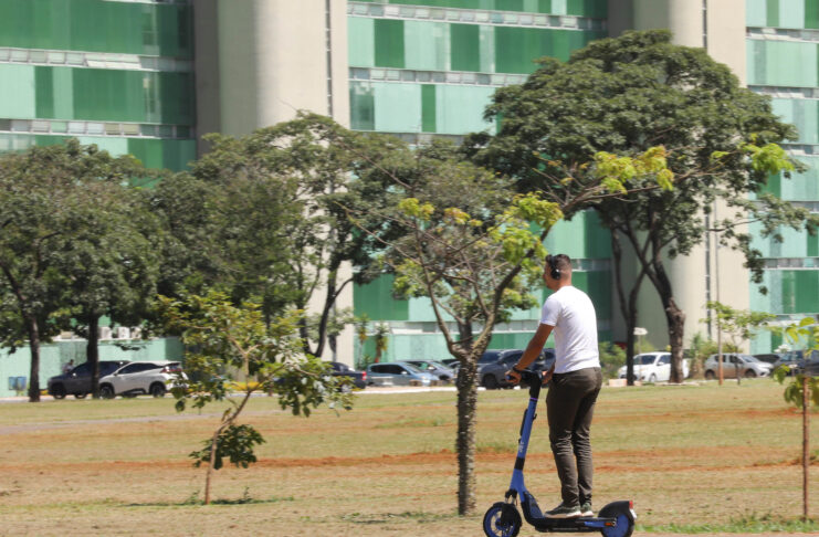 Patinetes elétricos: saiba como funciona o serviço compartilhado em Brasília