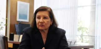 Na crise entre países, diplomatas ficam no fogo cruzado