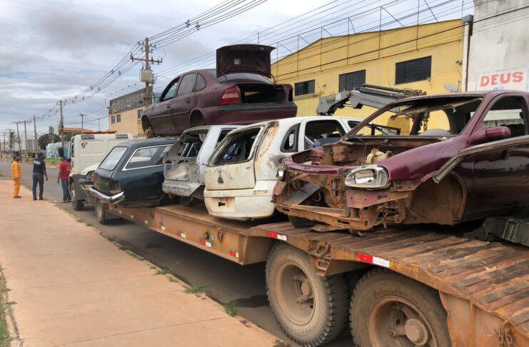 Carcaças e veículos abandonados: saiba como solicitar a retirada no DF