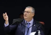 Dino pede investigação sobre elo entre Master e Instituto ligado a Mendonça