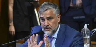 O recado do líder do governo a Mendonça e Flávio Bolsonaro