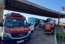 Colisão entre ônibus, carreta e carro deixa oito feridos em Santa Maria