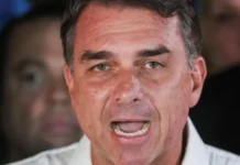 Qual o futuro do bolsonarismo após Flávio Bolsonaro deixar o Brasil e se declarar ‘o verdadeiro presidente do Brasil’?