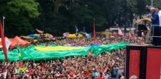 Lula recebe apoio de milhares na Paulista, defende 6×1 e critica decisão do TSE