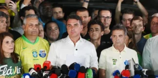 Flávio Bolsonaro ficará sem cargo eletivo pela primeira vez em 24 anos
