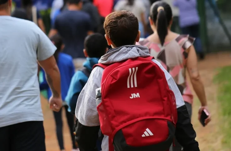 Escola no DF recebe mutirão grátis de emissão de identidade e teste de DNA