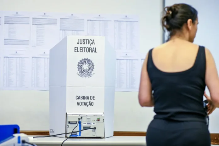 eleicoes-2026-brasilia-urna-urnas-votos-justica-eleitoral-metropoles-1-scaled